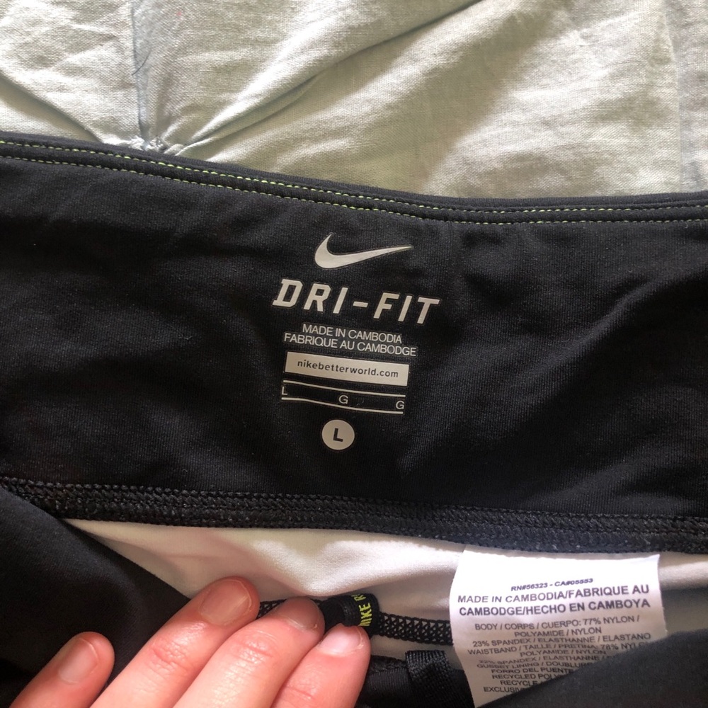 Nike Dri Fit Snakeskin Cropped Leggings